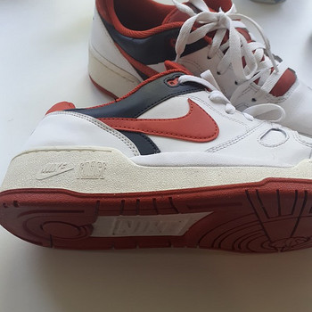 NIKE