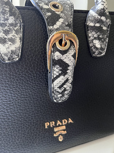 Сумка Prada не оригинальная (4 фото из 4)