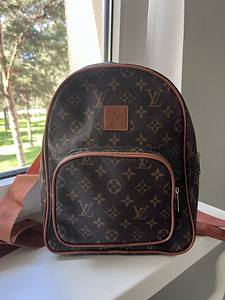 Рюкзак Louis Vuitton не оригинпльная (1 фото из 3)