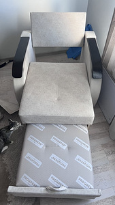 Tugitool-voodi puidust käetugedega. Magamiskoht: 1 (2 foto / 6)
