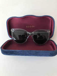 Очки солнцезащитные GUCCI (2 фото из 8)