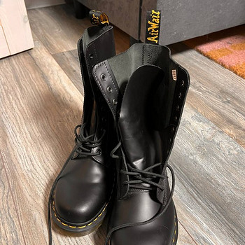 Dr. Martens Jadon