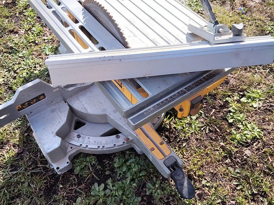 Продам циркулярную пилу DEWALT