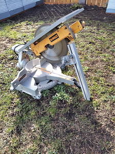 Продам циркулярную пилу DEWALT (3 фото из 3)