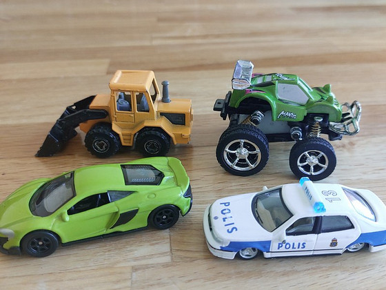 Laste väikesed autod