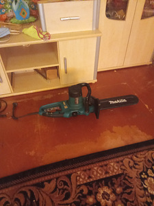 Электро пила makita (4 фото из 5)
