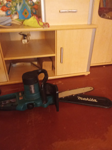 Электро пила makita (5 фото из 5)