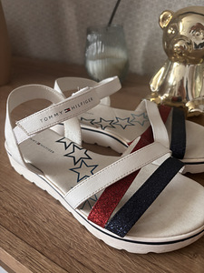 Tommy hilfiger (1 foto / 3)
