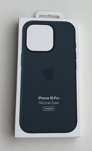 Apple iPhone 16 Pro Silicone Case with Magsafe (8 фото из 10)
