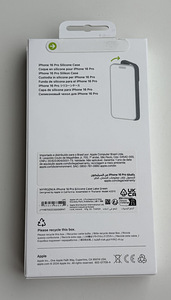 Apple iPhone 16 Pro Silicone Case with Magsafe (9 фото из 10)