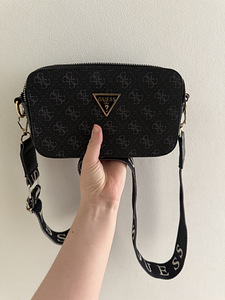 Сумка Guess (1 фото из 6)