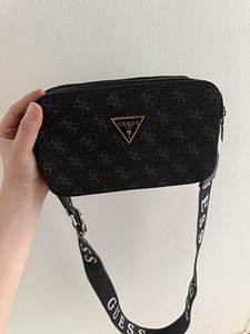 Сумка Guess (2 фото из 6)