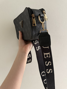 Сумка Guess (3 фото из 6)