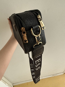 Сумка Guess (5 фото из 6)