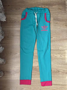 Костюм женский (3 фото из 3)