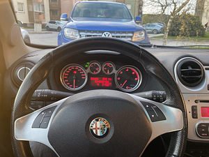Alfa Romeo MiTo 2011 (7 фото из 9)