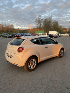 Alfa Romeo MiTo 2011 (8 фото из 9)