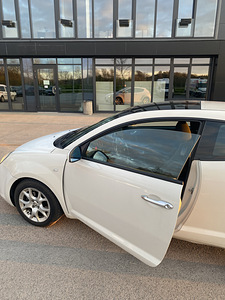Alfa Romeo MiTo 2011 (9 фото из 9)