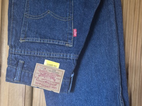 Джинсы женские Levi Strauss&CO, новые, 28/32