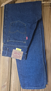 Naiste teksad Levi Strauss&CO, uued, 28/32 (1 foto / 4)