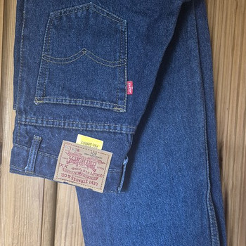 Naiste teksad Levi Strauss&CO, uued, 28/32