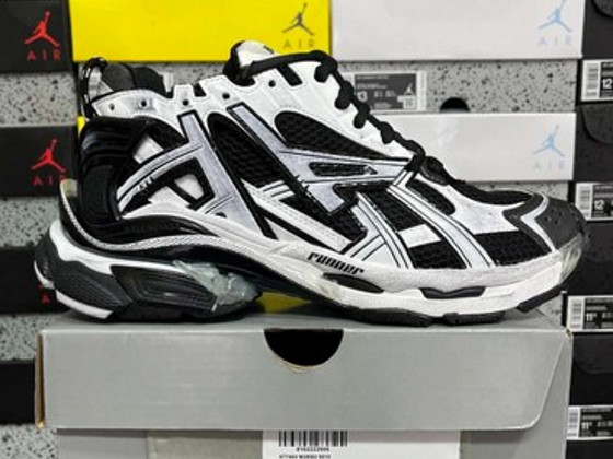 Balenciaga runner