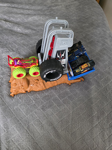 Трек для монстр-траков Hotwheels (2 фото из 4)