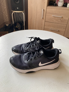 Женские кроссовки Nike (2 фото из 2)