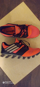 Кроссовки Adidas. (1 фото из 5)