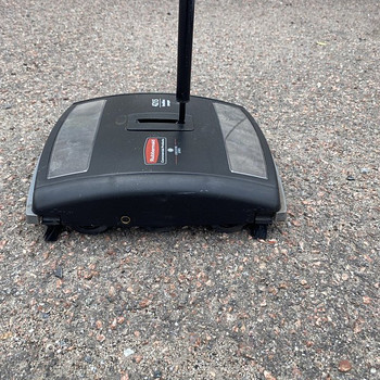 Механический ковровый очиститель Rubbermaid