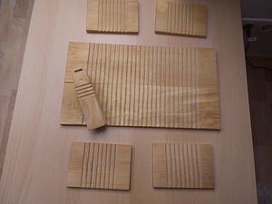 Puidust serveerimist - ja söögikomplekt 4- le (5 foto / 5)