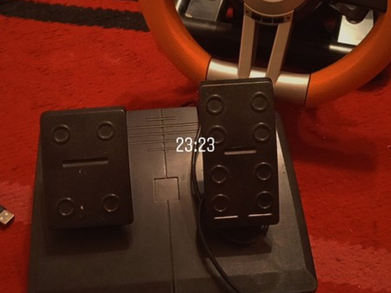 Rool ja pedaalid PlayStationi jaoks
