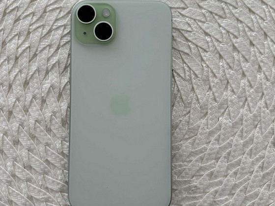 iPhone 15+