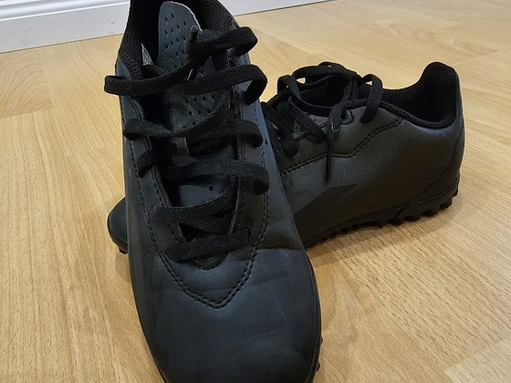 Adidas jalgpallijalatsid s.34