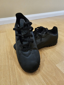 Adidas jalgpallijalatsid s.34 (1 foto / 3)