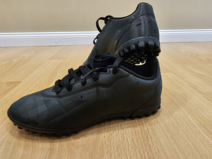 Adidas jalgpallijalatsid s.34 (2 foto / 3)