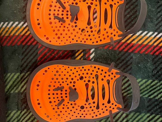 Продаются перчатки для плавания Nike (размер M, оранжевые) –