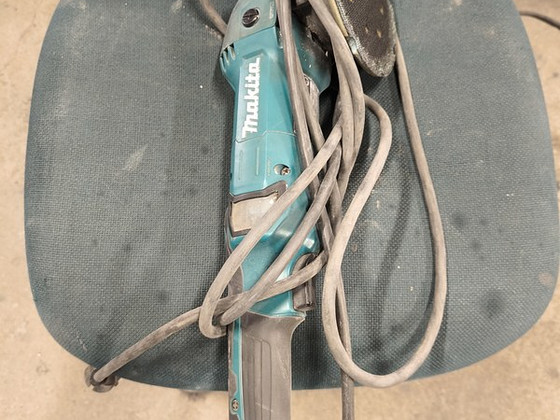Полировальная машинка Makita po6000c