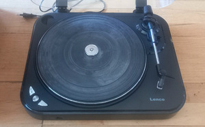 Прогрыватель Lenco L82 (2 фото из 2)