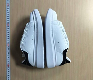Реплика Alexander Mcqueen (2 фото из 2)