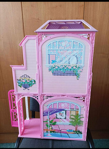 Barbie nukumaja / nukkude maja (4 foto / 6)