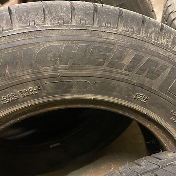 MICHELIN AGILIS 215/70R15C