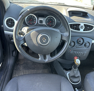 RENAULT CLIO 1,2 BENSIIN VARUOSAD (6 foto / 9)