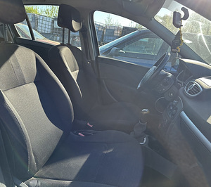 RENAULT CLIO 1,2 BENSIIN VARUOSAD (8 foto / 9)