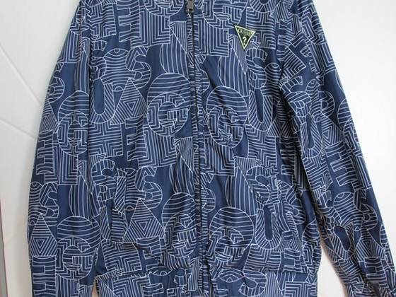 Ветровка Guess р. 140 (10 лет)