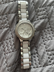 DKNY kellad (1 foto / 2)