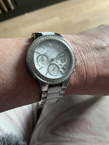 DKNY kellad (2 foto / 2)