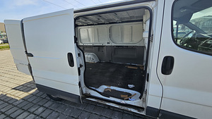 Opel Vivaro 2014 (8 foto / 8)