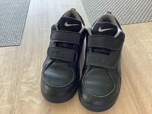 Nike tossud s:35 (1 foto / 4)