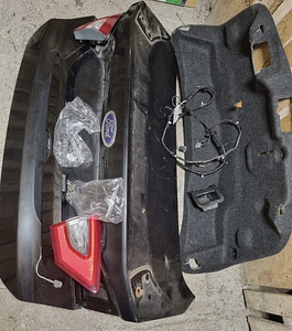 Ford Fusion Rear Tailgate Set (1 foto / 3)